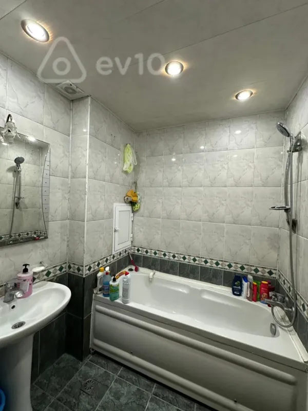 Satılır 3 otaqlı yeni tikili 80 m²