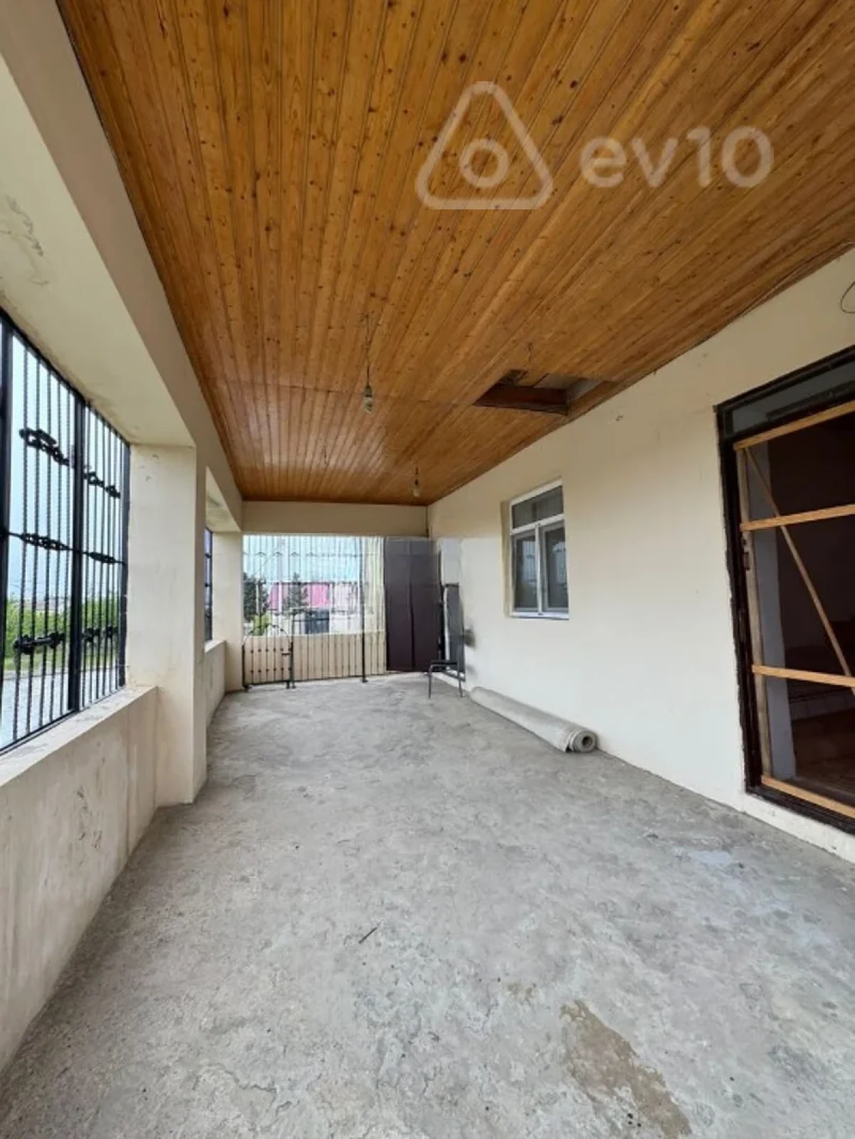Satılır 3 otaqlı həyət evi 140 m²