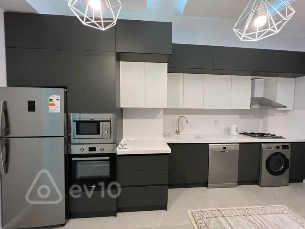 Kirayə verilir 3 otaqlı yeni tikili 133 m²