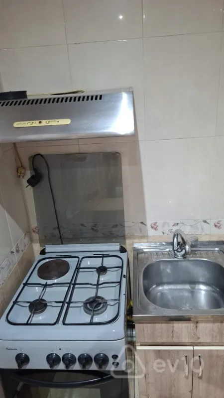 Kirayə verilir 3 otaqlı köhnə tikili 60 m²
