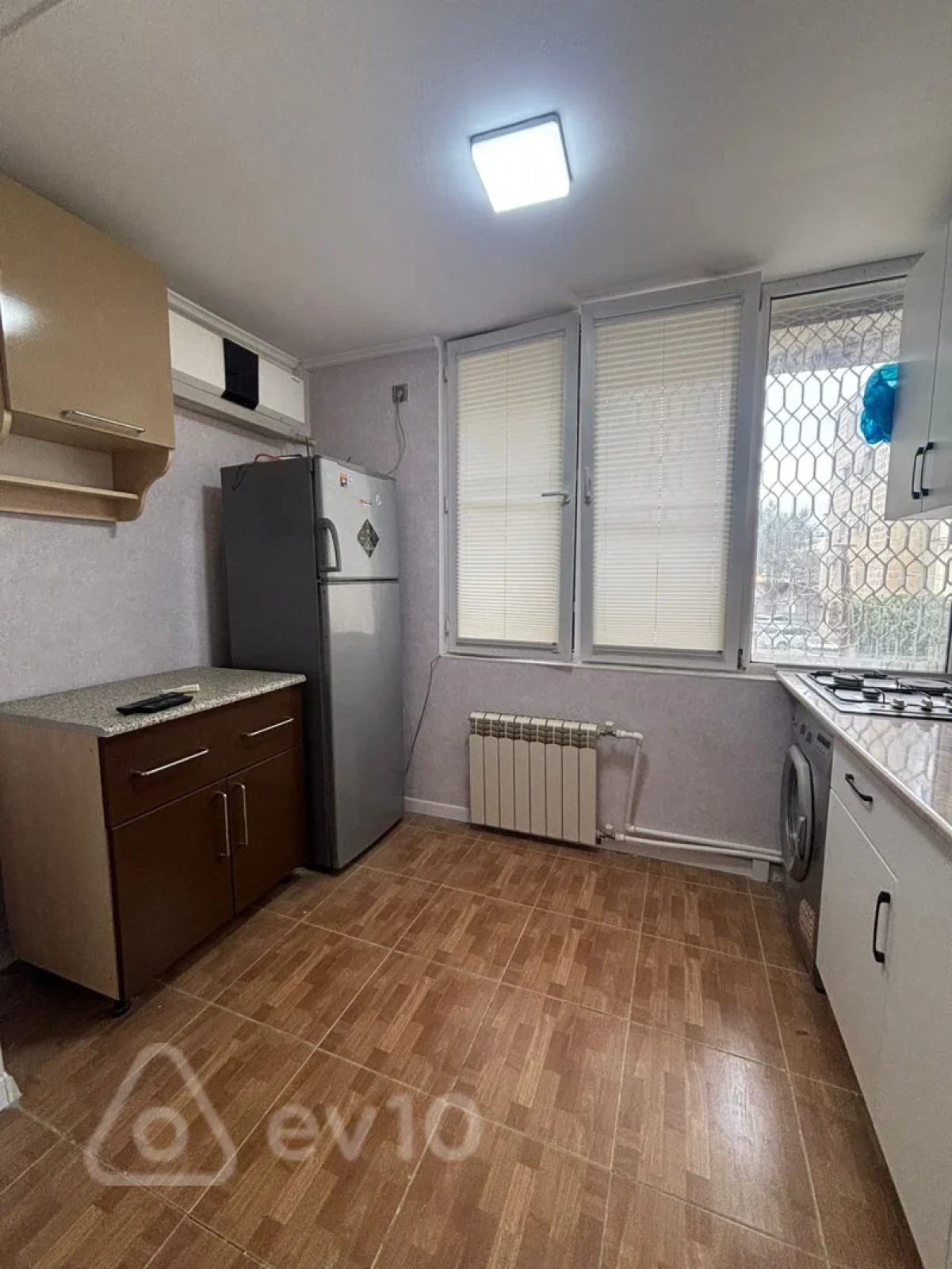 Satılır 2 otaqlı köhnə tikili 42 m²