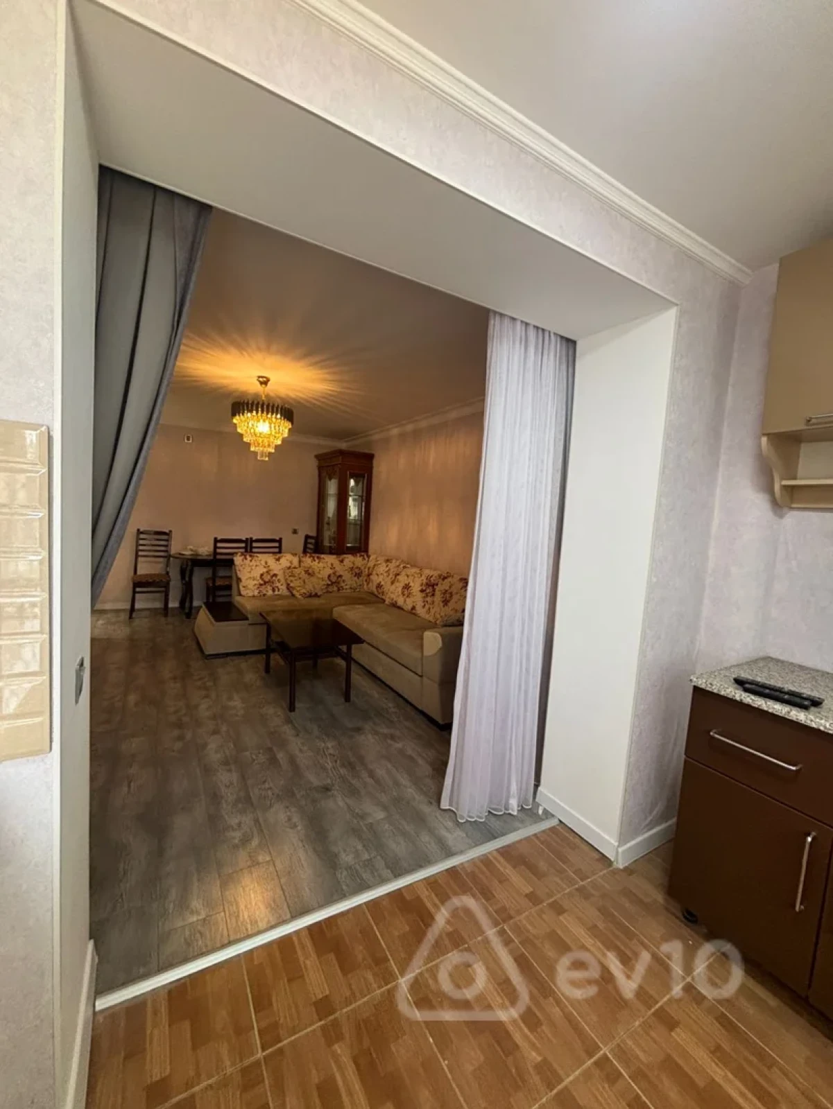 Satılır 2 otaqlı köhnə tikili 42 m²