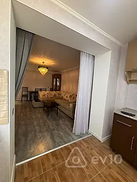 Satılır 2 otaqlı köhnə tikili 42 m²