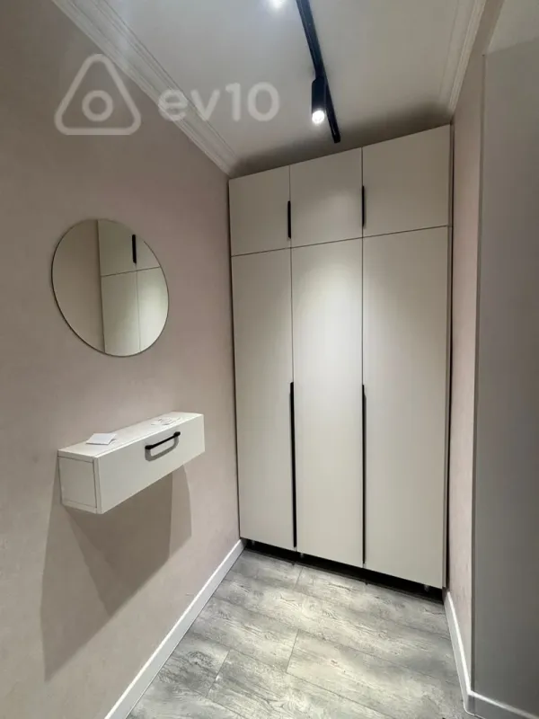 Satılır 2 otaqlı köhnə tikili 42 m²