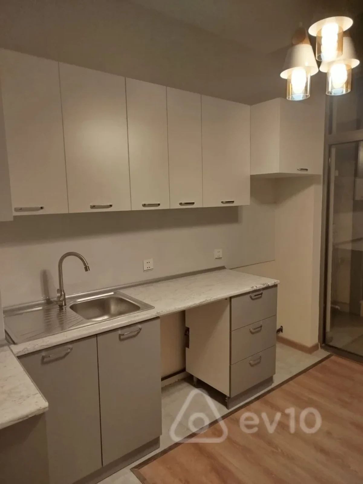 Satılır 3 otaqlı yeni tikili 105 m²
