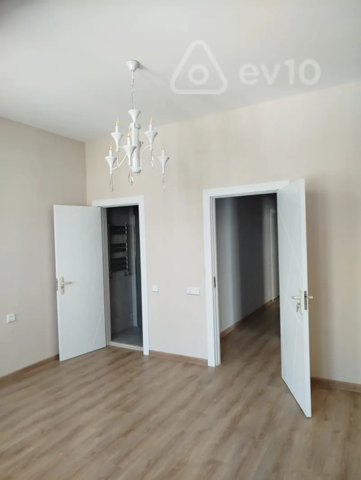 Satılır 3 otaqlı yeni tikili 105 m²