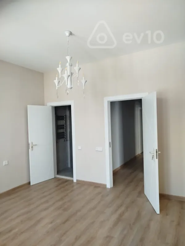 Satılır 3 otaqlı yeni tikili 105 m²