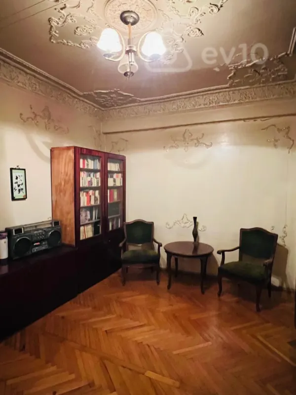 Kirayə verilir 2 otaqlı köhnə tikili 70 m²