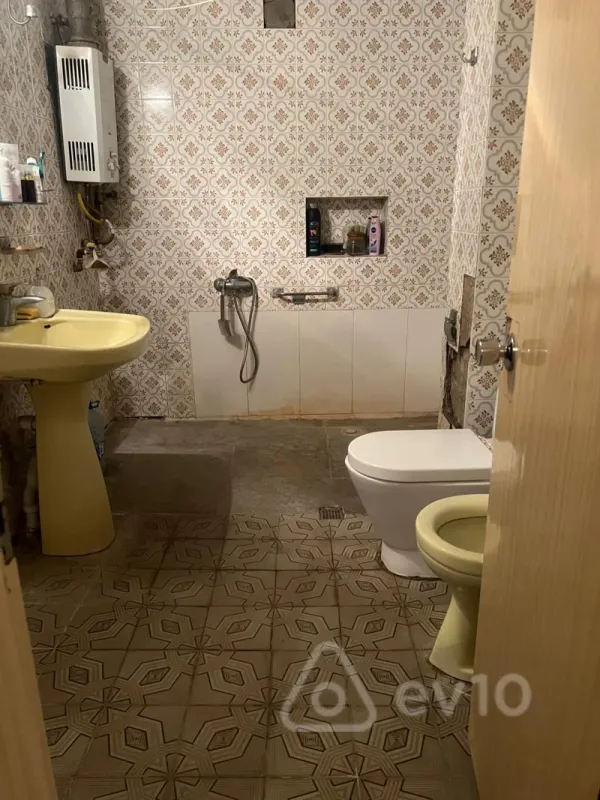 Kirayə verilir 2 otaqlı köhnə tikili 70 m²