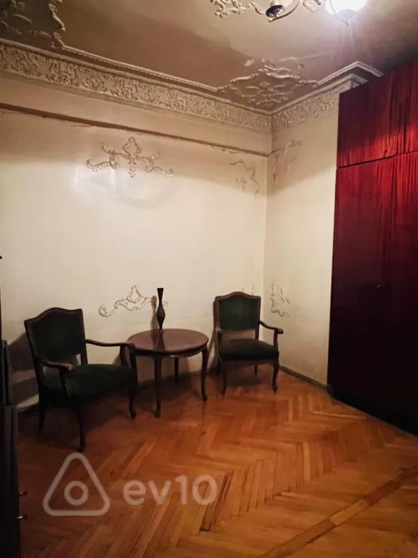 Kirayə verilir 2 otaqlı köhnə tikili 70 m²