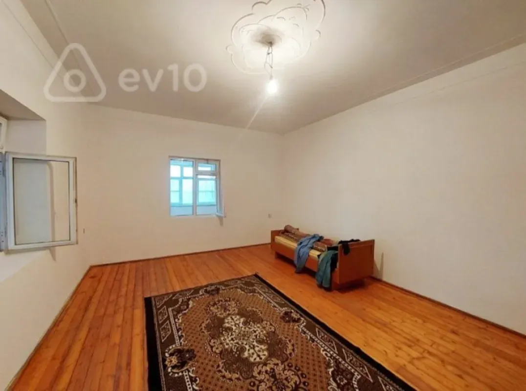 Satılır 5 otaqlı həyət evi 180 m²