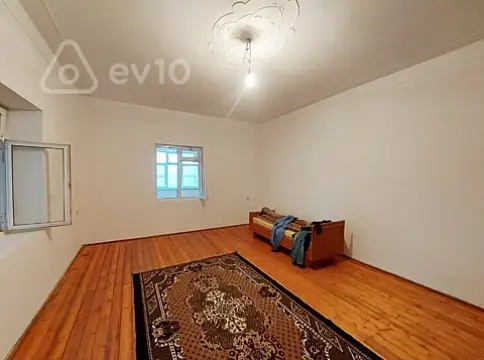 Satılır 5 otaqlı həyət evi 180 m²