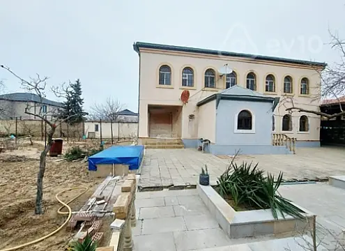 Satılır 5 otaqlı həyət evi 180 m²