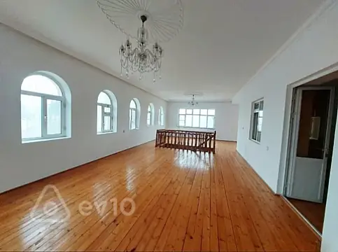 Satılır 5 otaqlı həyət evi 180 m²