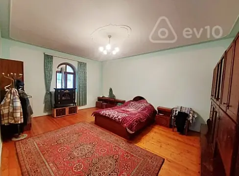 Satılır 5 otaqlı həyət evi 180 m²