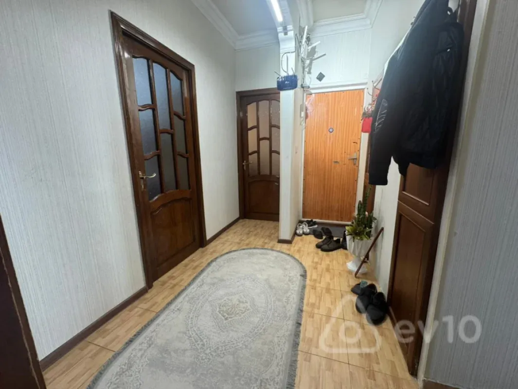 Satılır 4 otaqlı köhnə tikili 100 m²