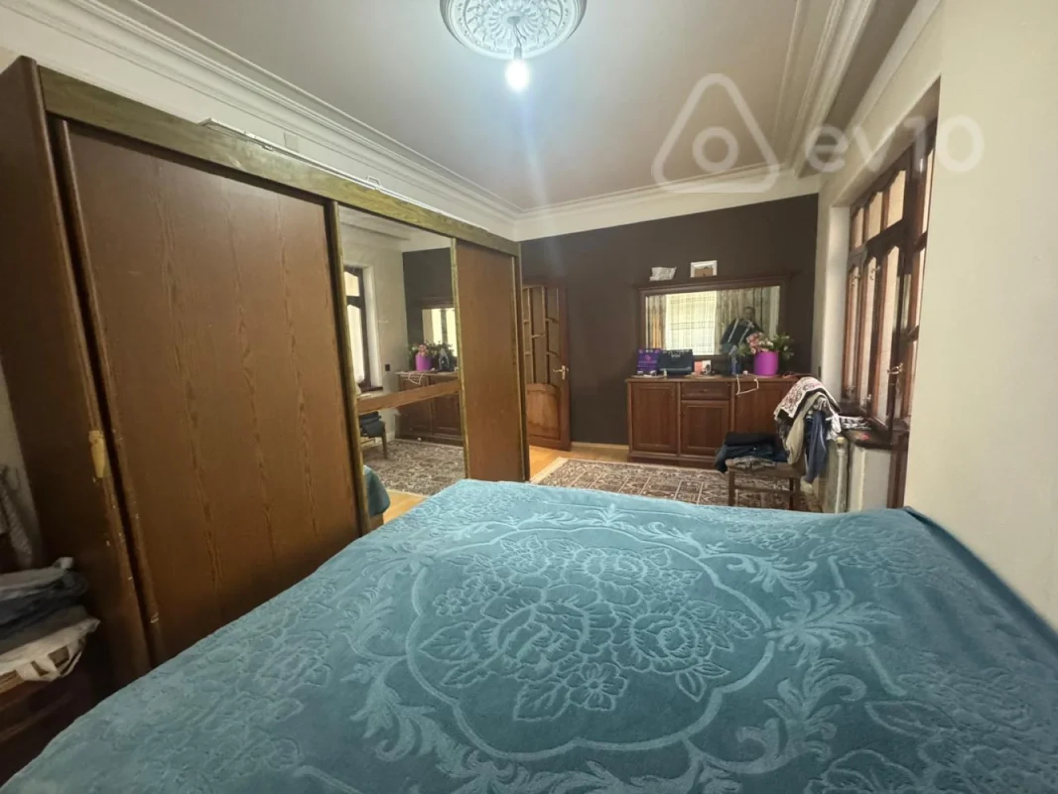 Satılır 4 otaqlı köhnə tikili 100 m²