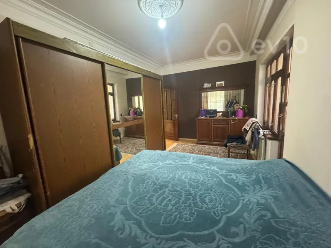 Satılır 4 otaqlı köhnə tikili 100 m²