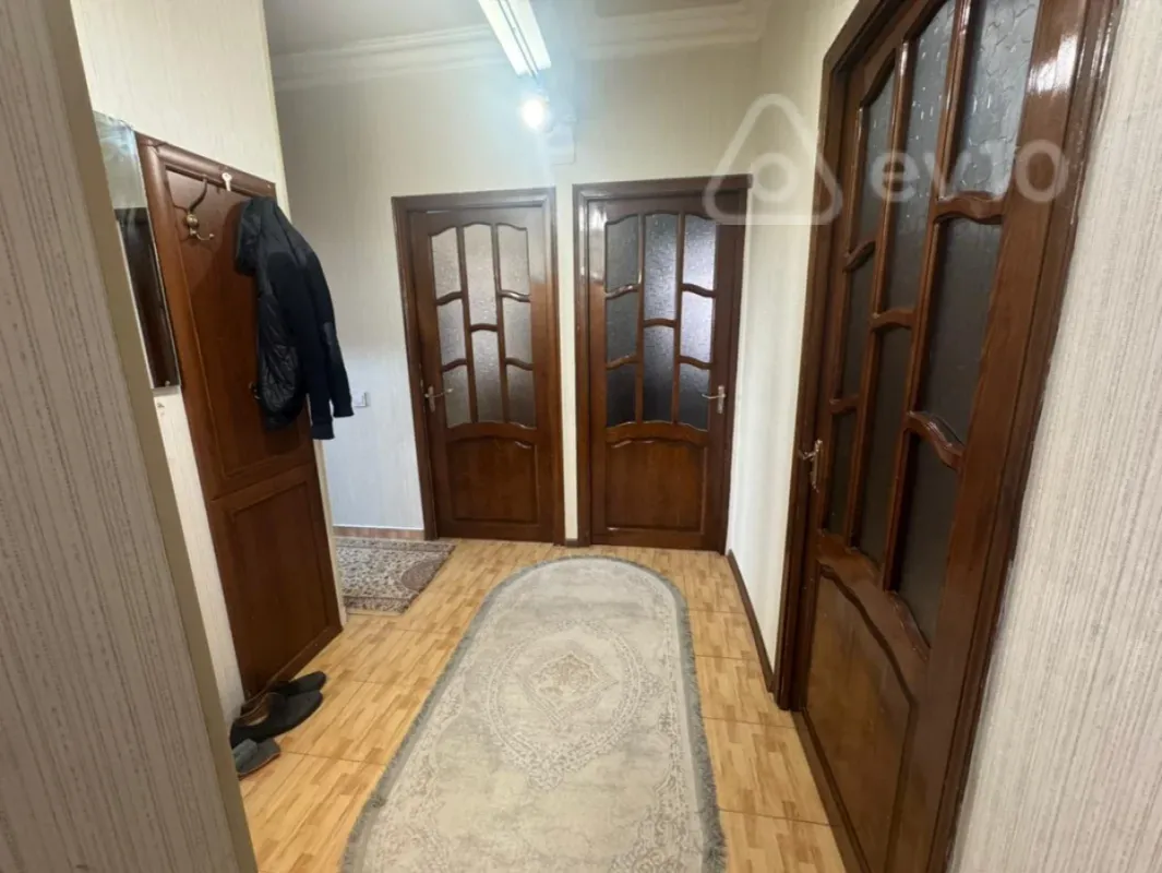 Satılır 4 otaqlı köhnə tikili 100 m²