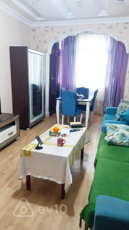 Satılır 3 otaqlı köhnə tikili 90 m²