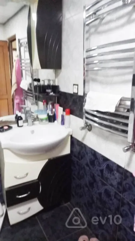 Satılır 3 otaqlı köhnə tikili 90 m²