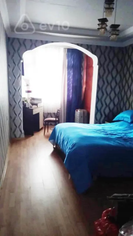 Satılır 3 otaqlı köhnə tikili 90 m²