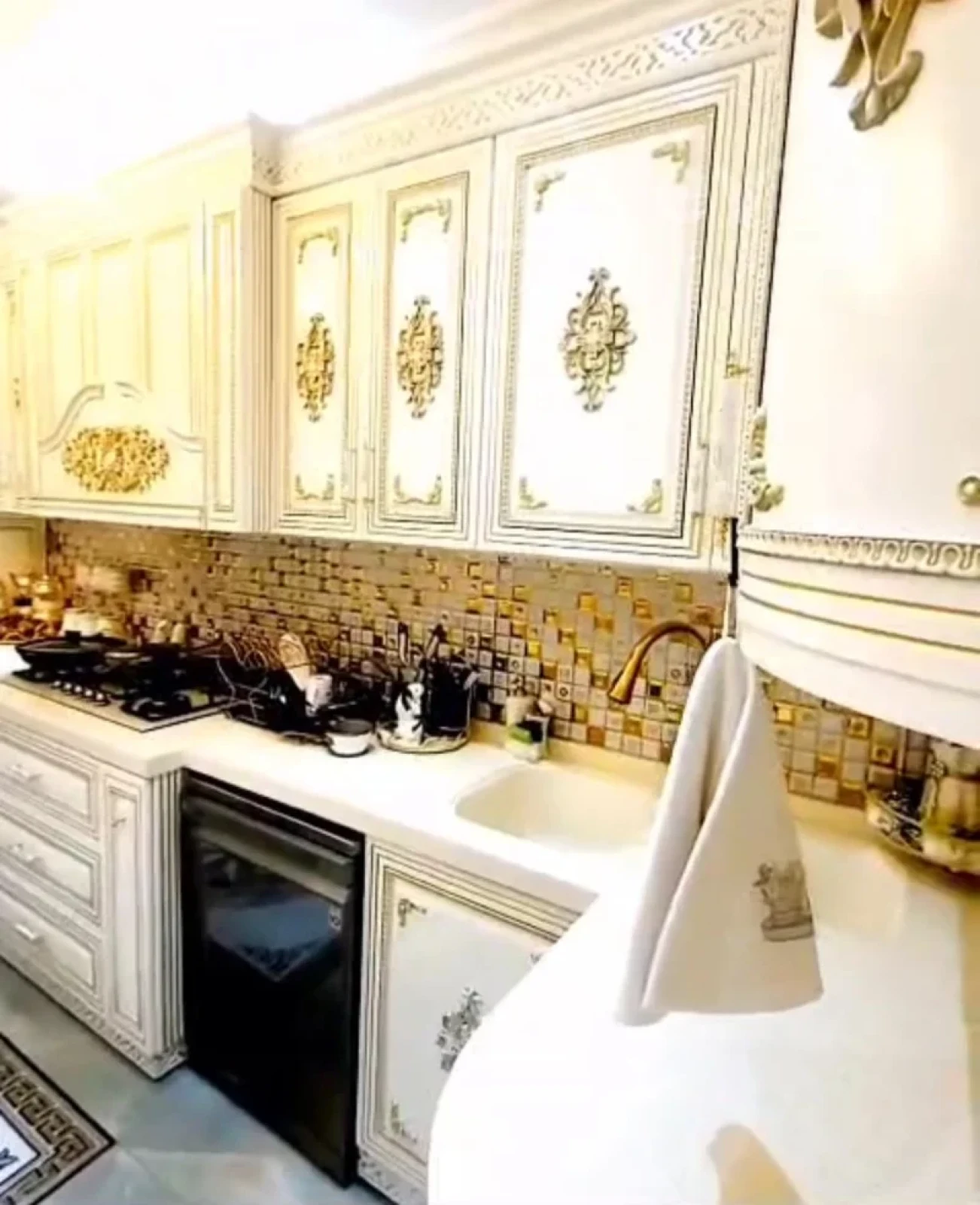 Satılır 4 otaqlı yeni tikili 150 m²