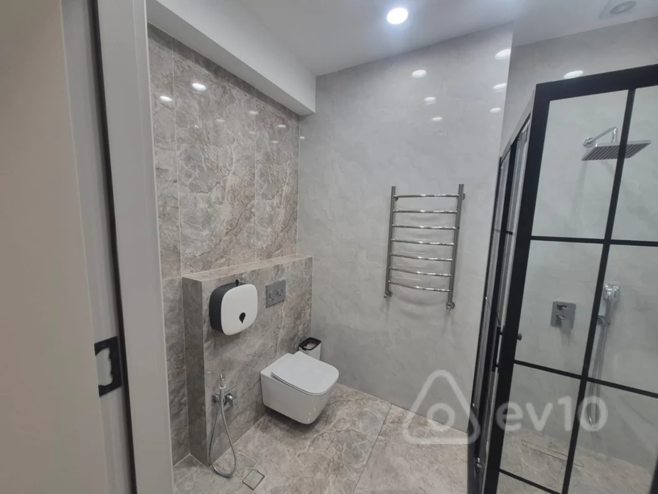 Satılır 2 otaqlı yeni tikili 70 m²