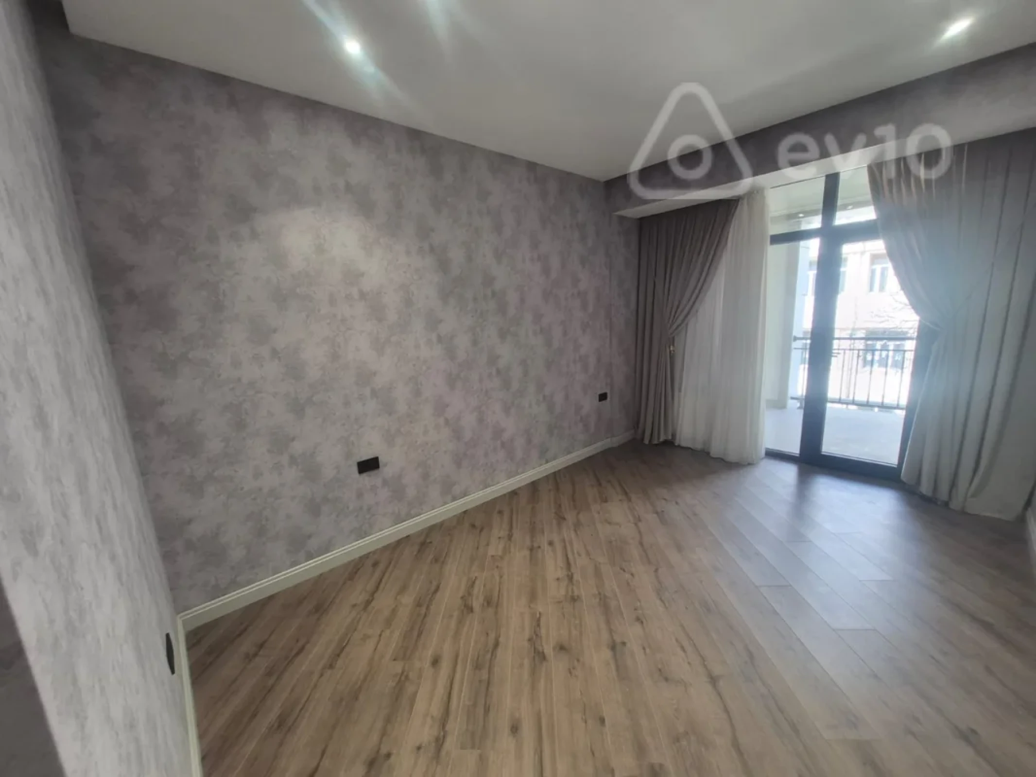 Satılır 2 otaqlı yeni tikili 70 m²
