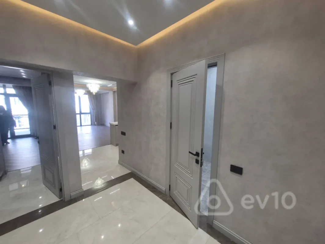 Satılır 2 otaqlı yeni tikili 70 m²