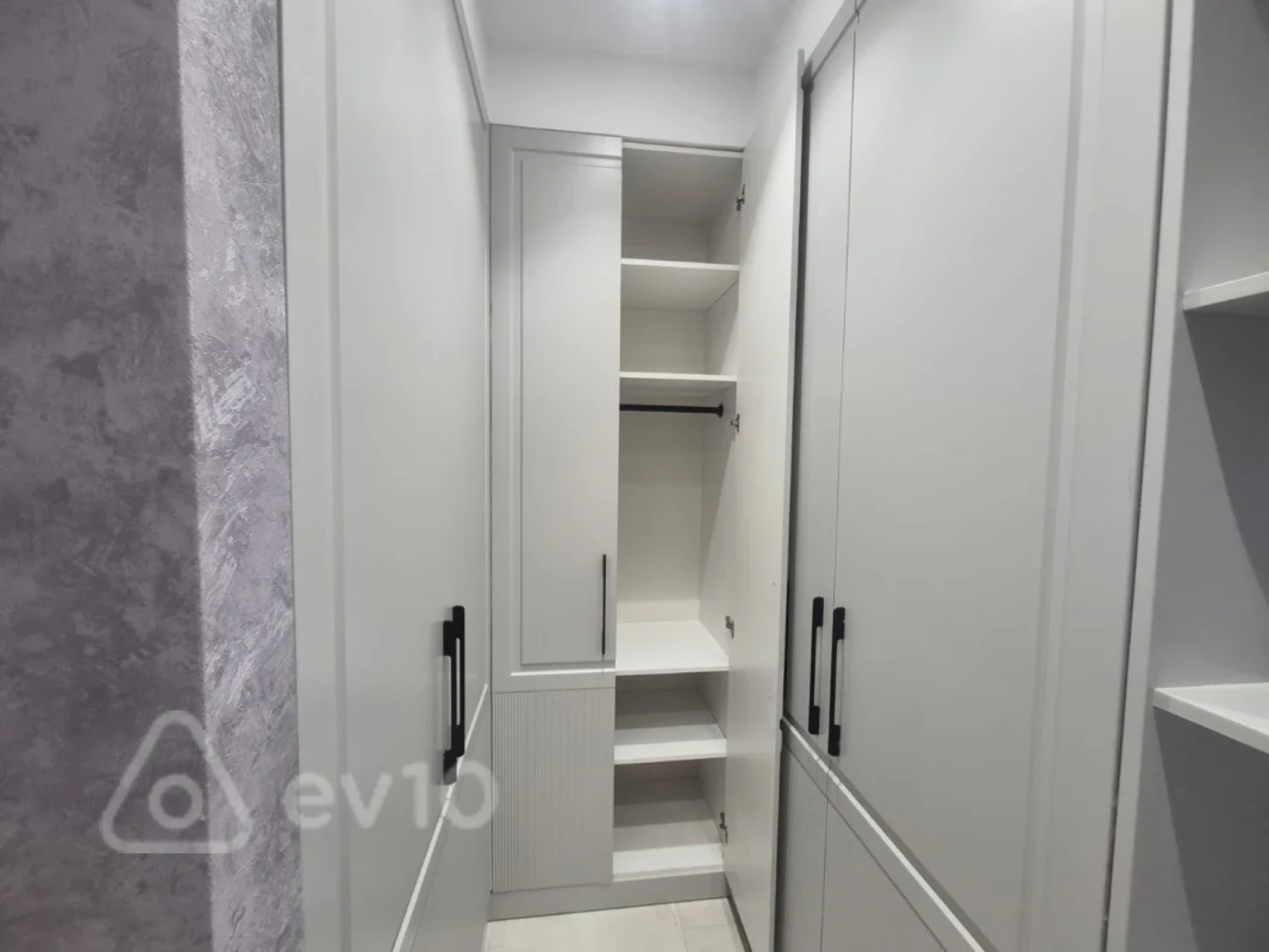 Satılır 2 otaqlı yeni tikili 70 m²