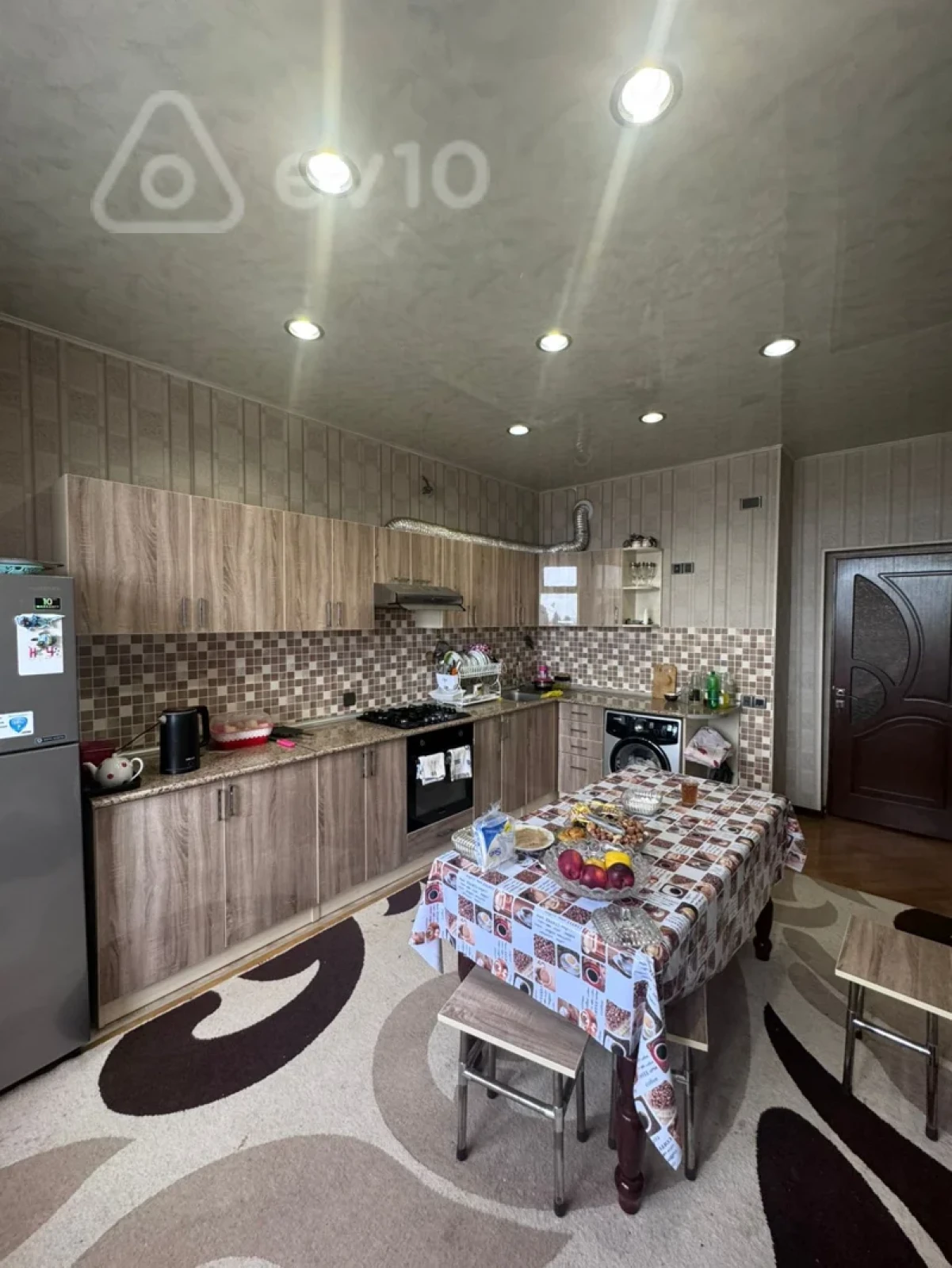 Kirayə verilir 3 otaqlı yeni tikili 100 m²