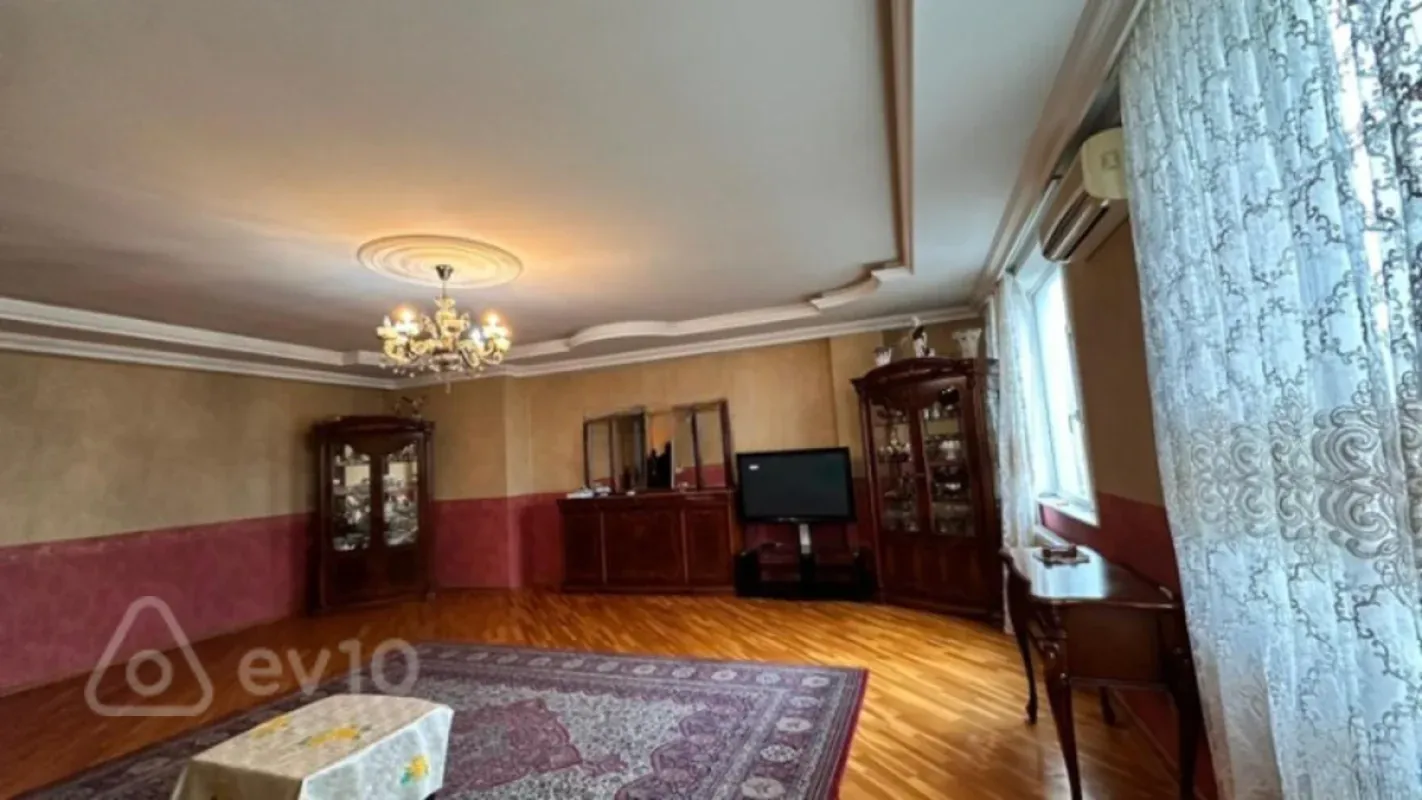 Satılır 4 otaqlı yeni tikili 160 m²