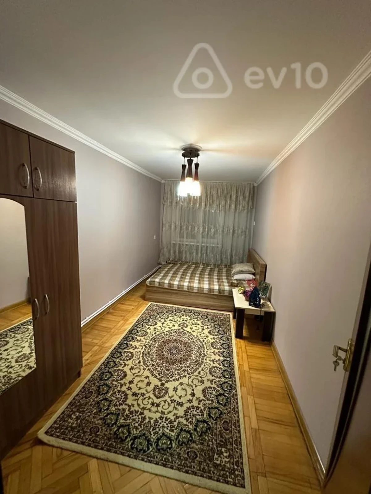 Kirayə verilir 2 otaqlı köhnə tikili 60 m²