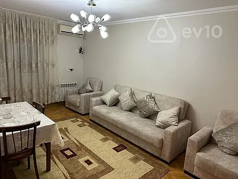 Kirayə verilir 2 otaqlı köhnə tikili 60 m²