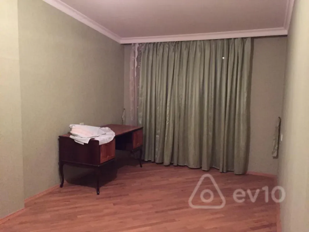 Satılır 7 otaqlı yeni tikili 270 m²
