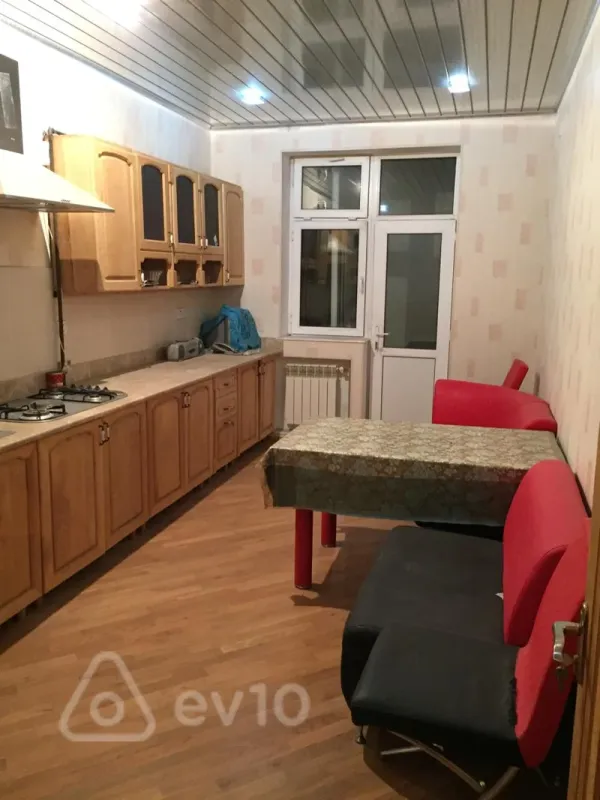 Satılır 7 otaqlı yeni tikili 270 m²