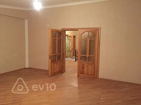Satılır 7 otaqlı yeni tikili 270 m²