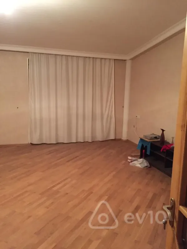 Satılır 7 otaqlı yeni tikili 270 m²