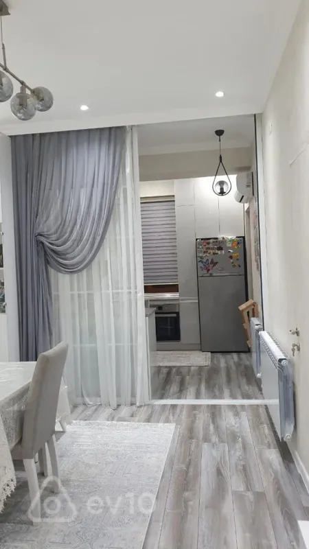 Kirayə verilir 2 otaqlı yeni tikili 67 m²
