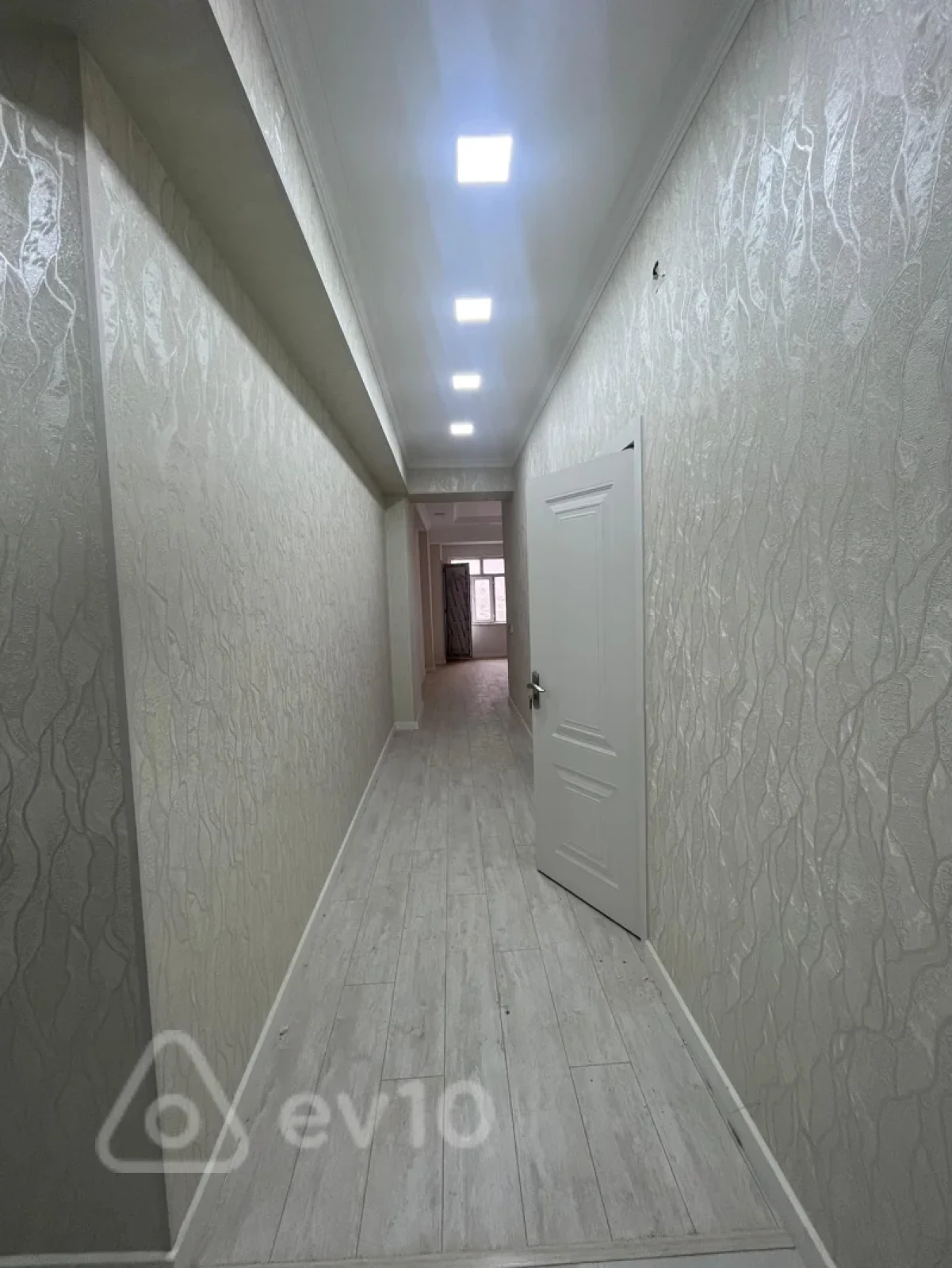 Satılır 2 otaqlı yeni tikili 62 m²