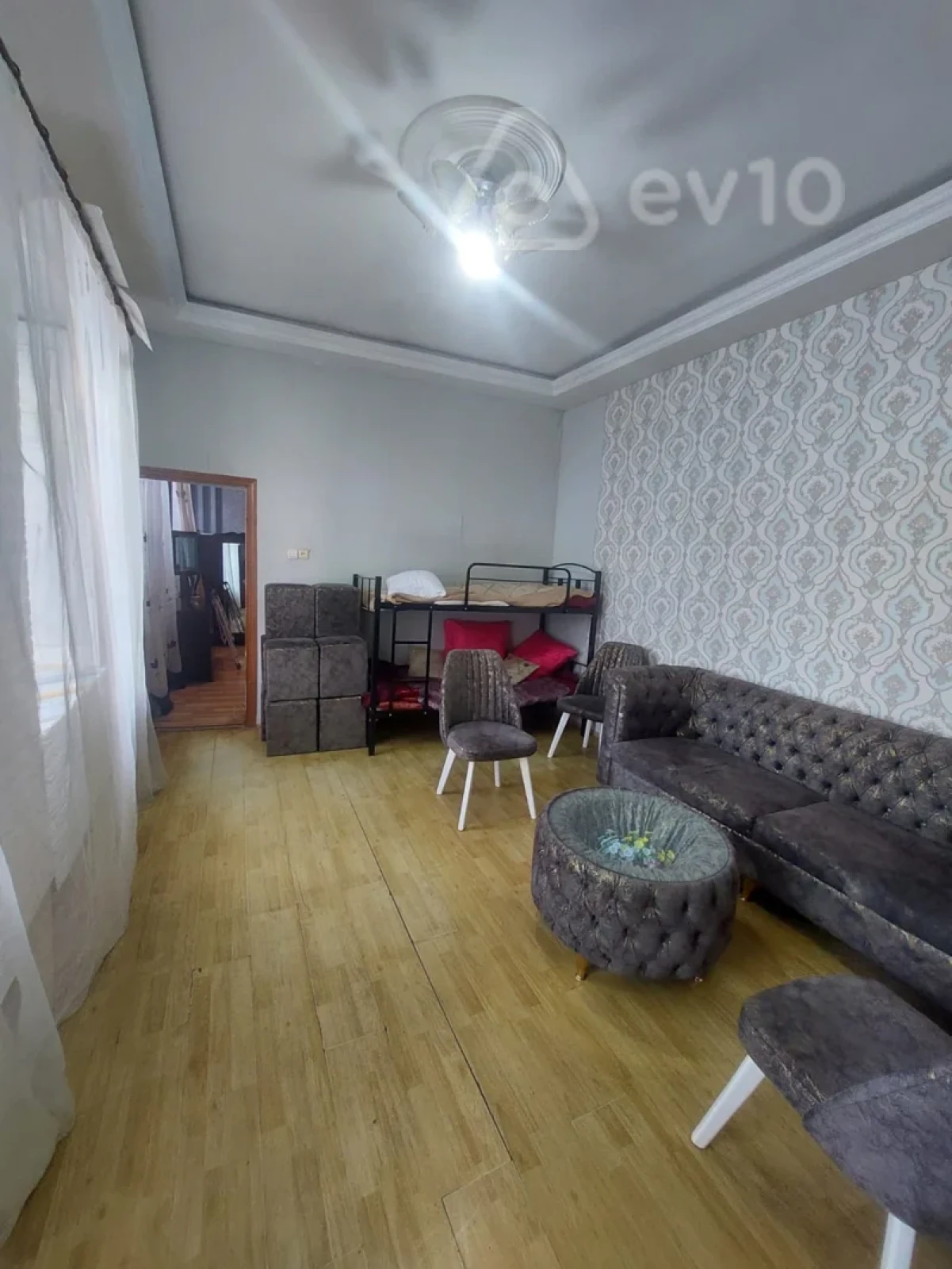 Kirayə verilir 3 otaqlı köhnə tikili 88 m²
