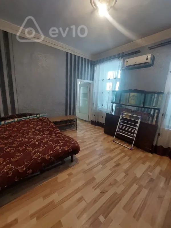 Kirayə verilir 3 otaqlı köhnə tikili 88 m²