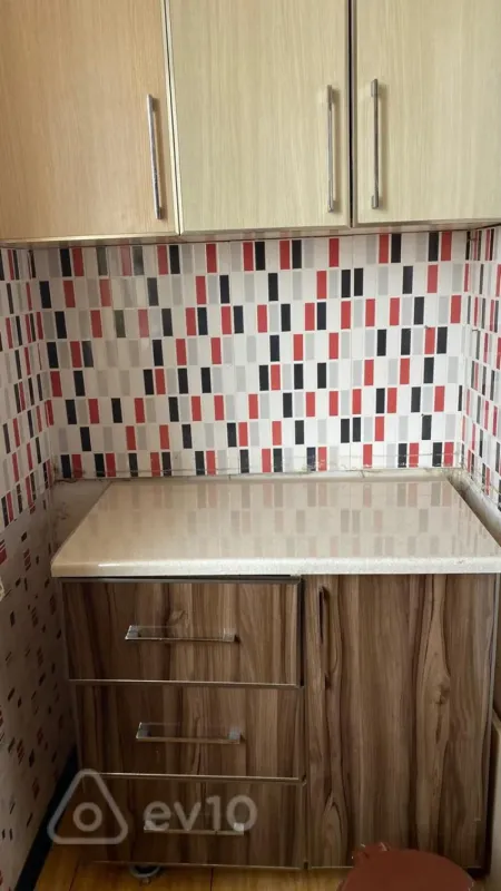 Kirayə verilir 3 otaqlı köhnə tikili 70 m²