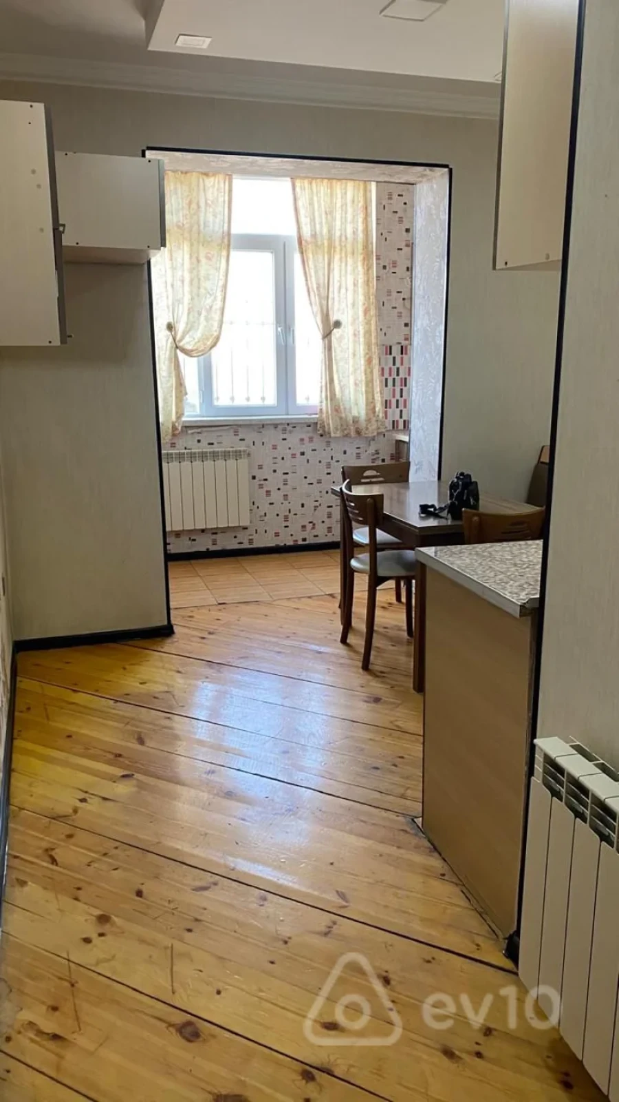 Kirayə verilir 3 otaqlı köhnə tikili 70 m²
