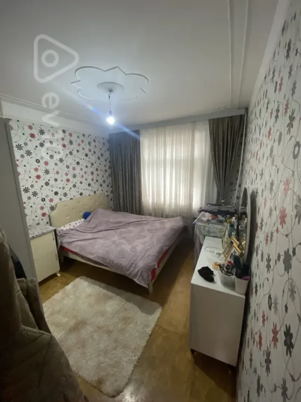 Satılır 2 otaqlı köhnə tikili 55 m²