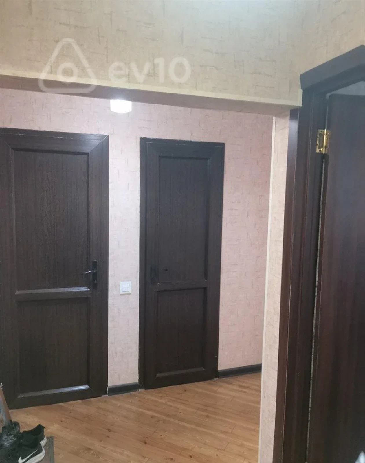 Satılır 2 otaqlı köhnə tikili 60 m²