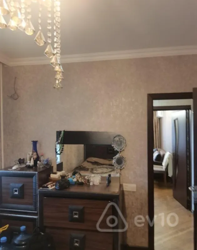 Satılır 2 otaqlı köhnə tikili 60 m²