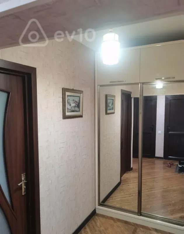 Satılır 2 otaqlı köhnə tikili 60 m²