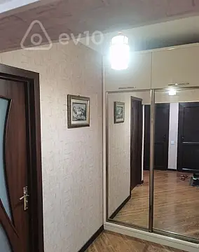 Satılır 2 otaqlı köhnə tikili 60 m²